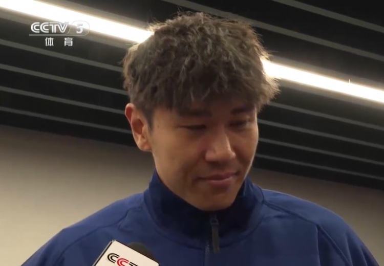 鐵漢柔情！三鎮(zhèn)球員劉奕鳴探望患病小球迷時(shí)哽咽