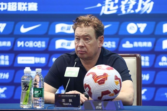 斯盧茨基：比賽結果確實令人心痛，總體來說我們創(chuàng)造出的機會很多