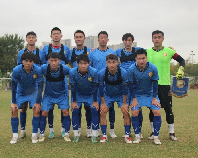 穆謝奎連入兩球?qū)⒈确帜孓D(zhuǎn)，大連鯤城2-1戰(zhàn)勝山西崇德榮海