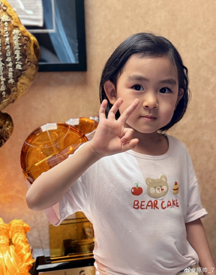 三分大賽三冠王！原帥曬三冠獎杯：完成了女兒給安排的任務(wù)！