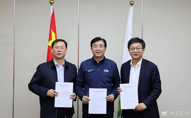 中國(guó)足協(xié)、江蘇省體育局、南京體育學(xué)院簽約共建足球裁判學(xué)院