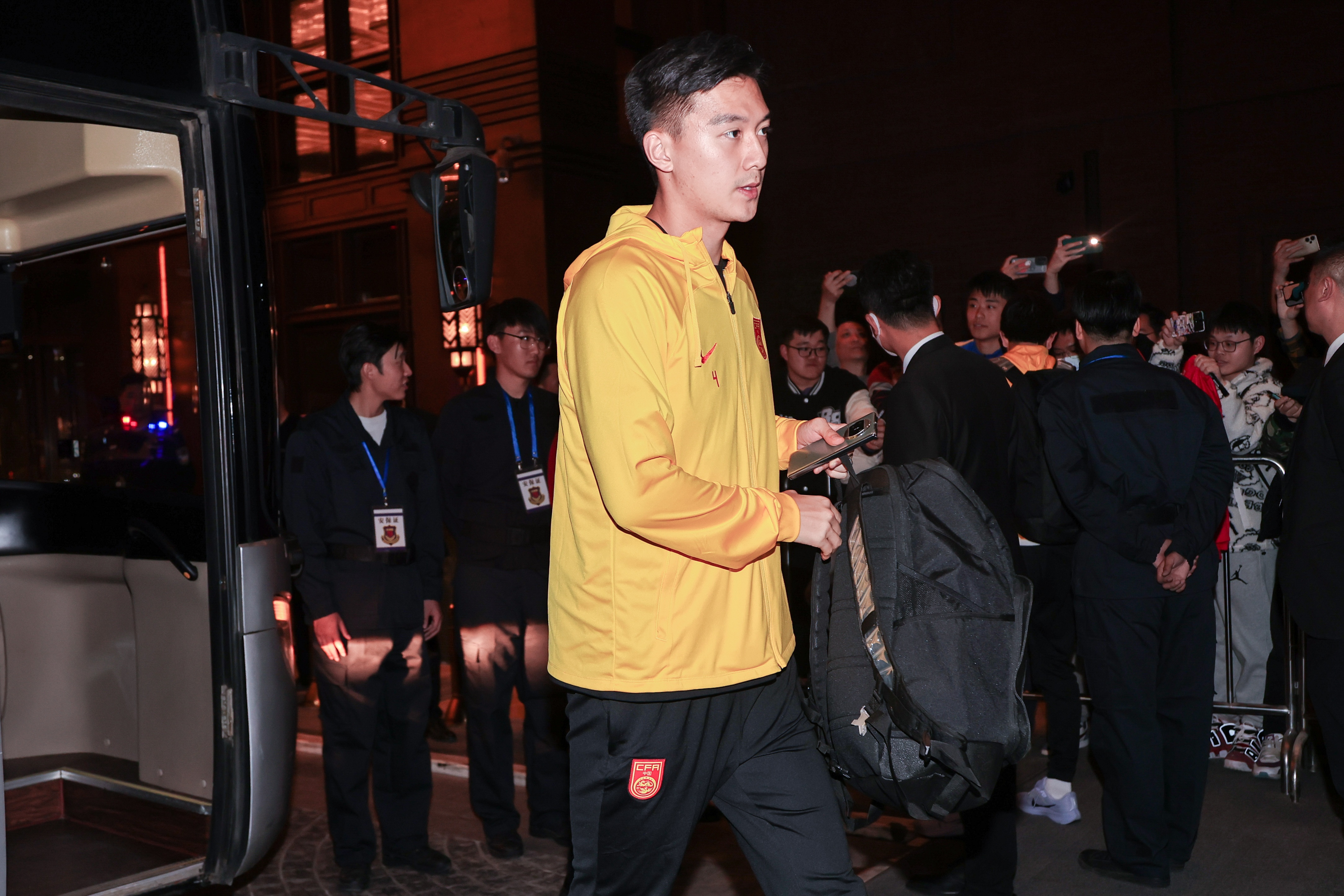津媒：李源一表現(xiàn)達(dá)標(biāo)后伊萬火速招入，蔣圣龍讓國足教練組舒緩